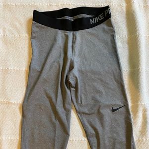 nike pro cropped